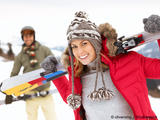 Von der Ferienwohnung direkt auf die Skipiste – so macht Winterurlaub Spaß. shutterstock_81244591_Ski_fahren_560px