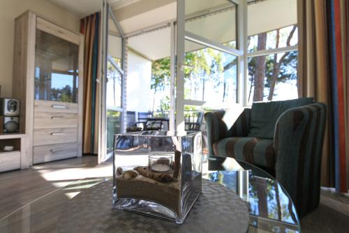 Wohnzimmer mit Balkonzugang